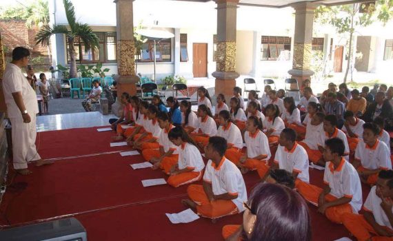 Seva ke Panti Sosial Asuhan Anak Udyana Wiguna Singaraja